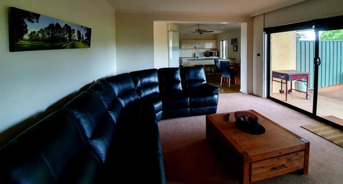 Shepparton Golf Motel エクステリア 写真